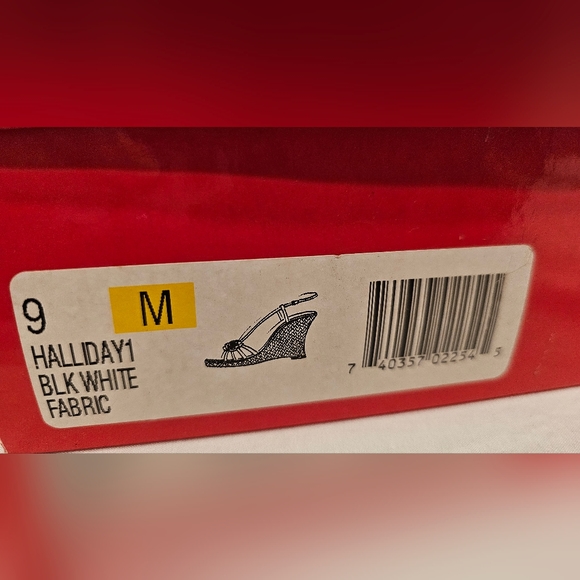 Anne Klein Halliday 1 on black and white fabric 5 in wedge, gently used - Picture 8 of 8